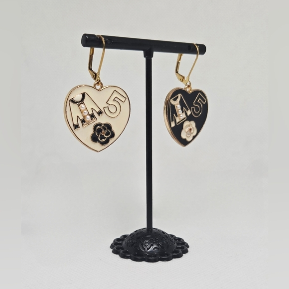 Gold Tone Black & White Heart Earrings – M5 Design with Pearl Detail - Picture 4 of 5